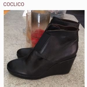 Coclico black leather wedge booties 6M